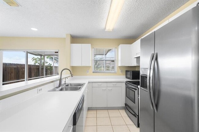 Building Photo - 3138 W Buena Vista Dr