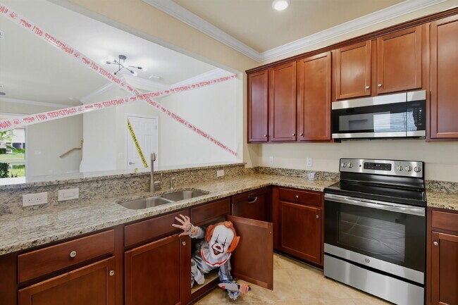 Building Photo - 8895 Via Isola Court