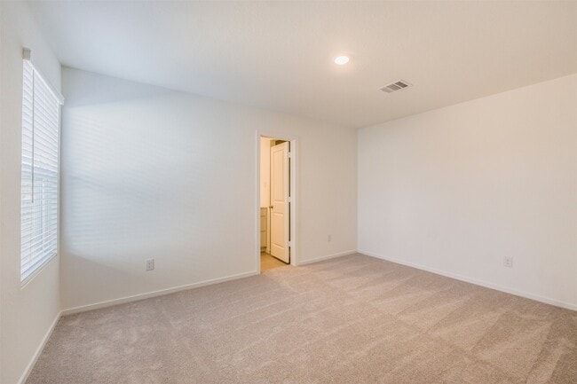 Building Photo - 919 Pertuso Ln