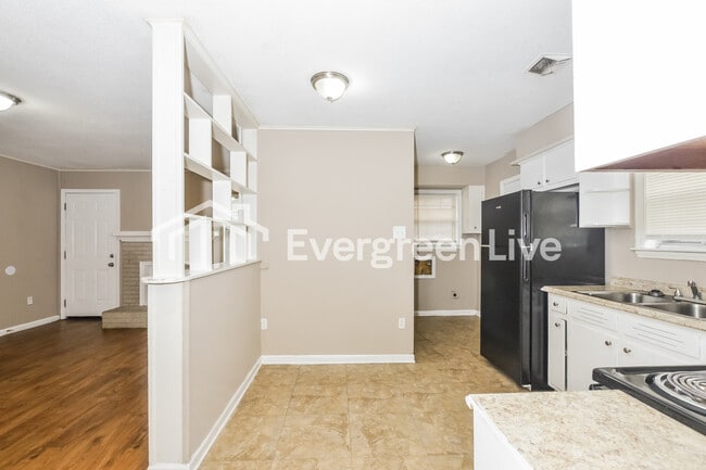 Building Photo - 3332 Clearbrook St