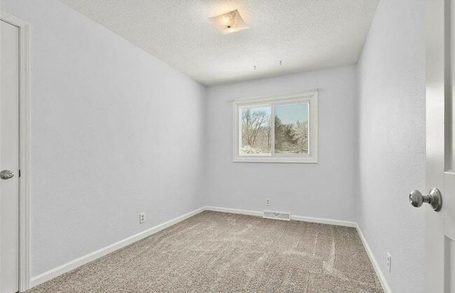 Building Photo - 1417 Starview Dr