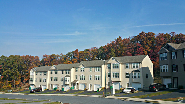 Exterior of Sunpointe Townhomes