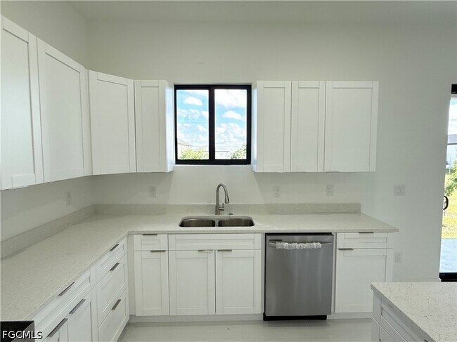Building Photo - 4113 NW 34th Ln