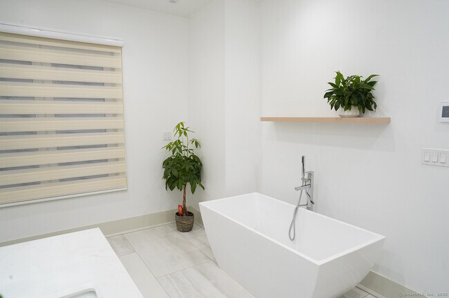 Building Photo - 9 Grey Fox Lane