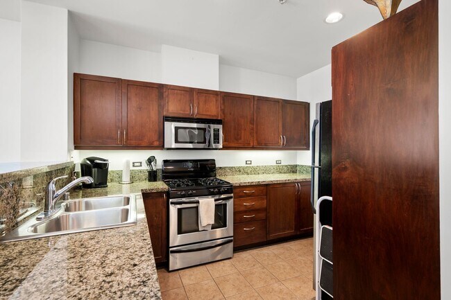 Building Photo - Top Floor Condo in the Gaslamp District!