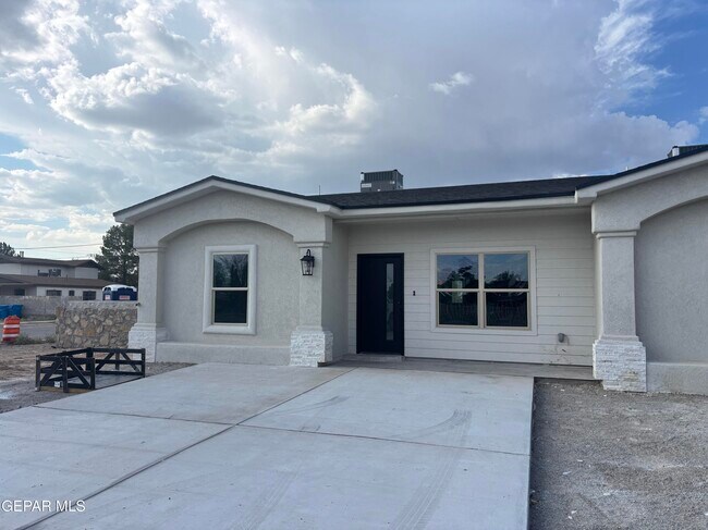 Building Photo - 10371 Manzana Rd