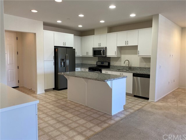 Building Photo - 524 S Anaheim Blvd