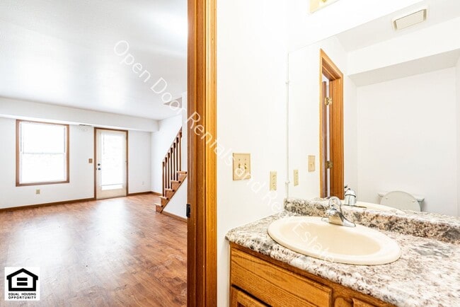 Building Photo - 5215/5217 Vermont Lane