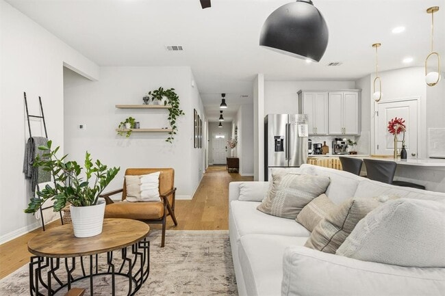 Building Photo - 6604 Coalinga Ln