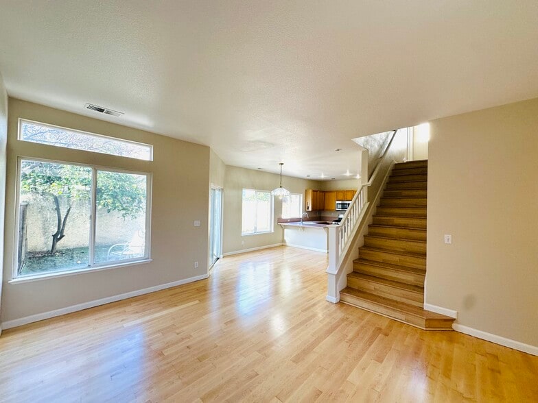 Building Photo - 3729 Seine Ct