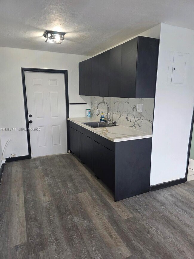 Building Photo - 636 NW 14th Terrace