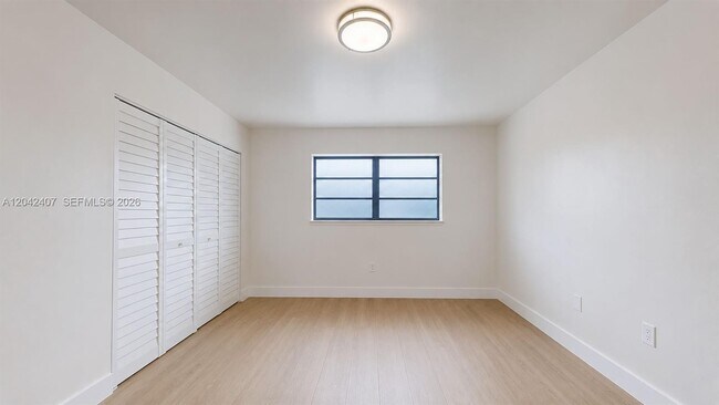 Building Photo - 1670 W 42nd St