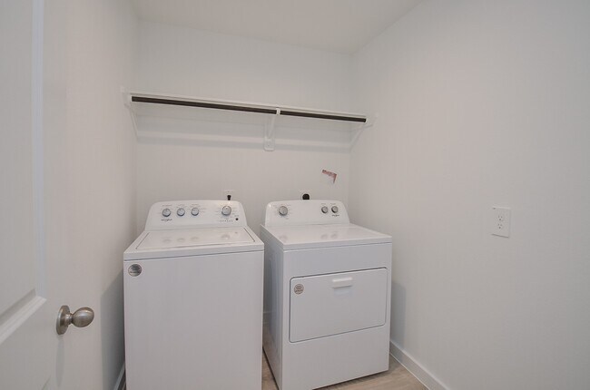 Building Photo - 7831 Sanremo Dr