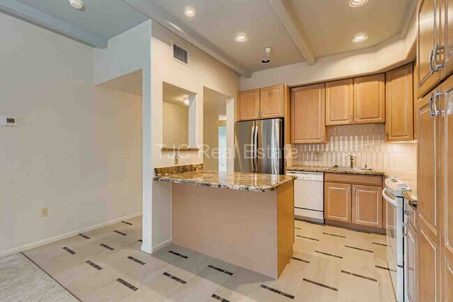 Building Photo - MOVE IN  SPECIAL