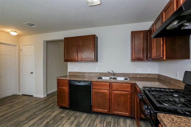 Building Photo - 14466 Platzer Dr