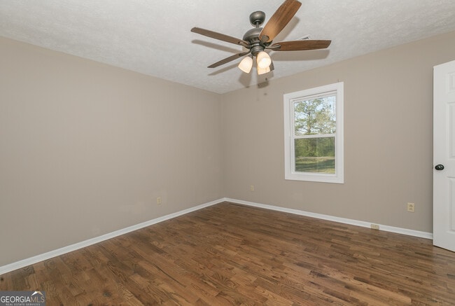 Building Photo - 1181 Glades Rd