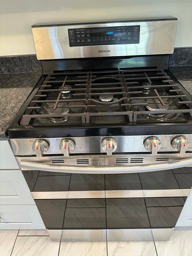 Building Photo - 2008 Fontaine Rd