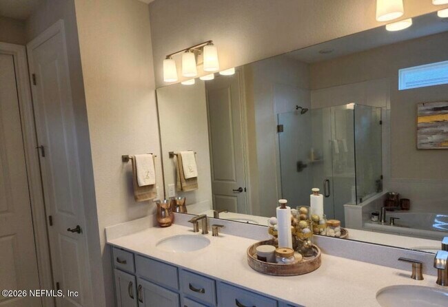 Building Photo - 3399 Kindlewood Dr