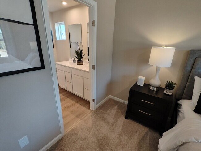 Building Photo - 104 Filly Ln