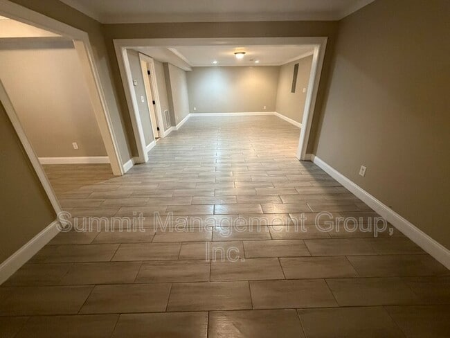 Building Photo - 2405 Twin Creek Ct SW