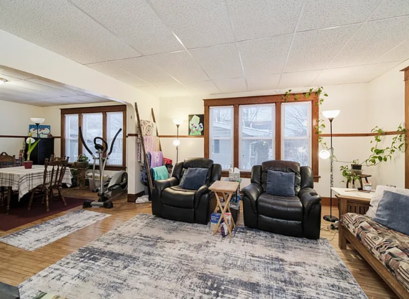 Building Photo - 720 E Ludington Ave