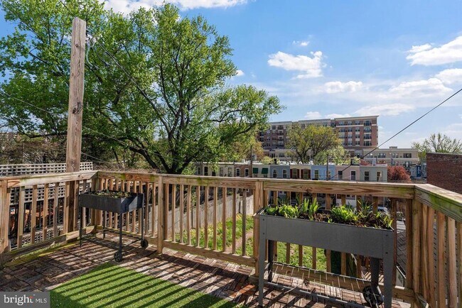 Building Photo - 3819 Roland Ave