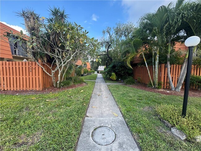 Building Photo - 1708 Park Meadows Dr