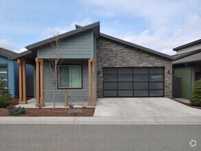 Building Photo - Beautiful Low Maintenance Home in Gated Co...