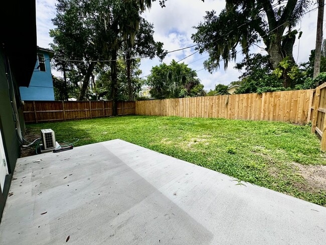 Building Photo - 2410 Formosa Ave
