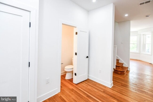 Building Photo - 104 R St NE