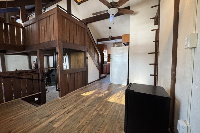 Building Photo - Central Ames Home Available Now