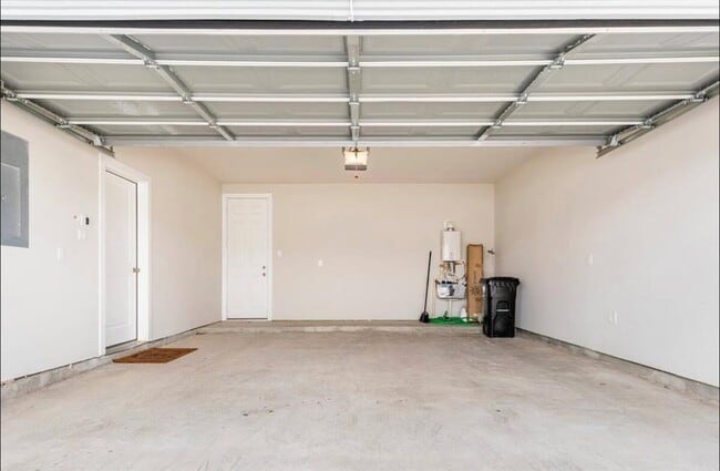 Building Photo - 1740 Cove Cres Ct