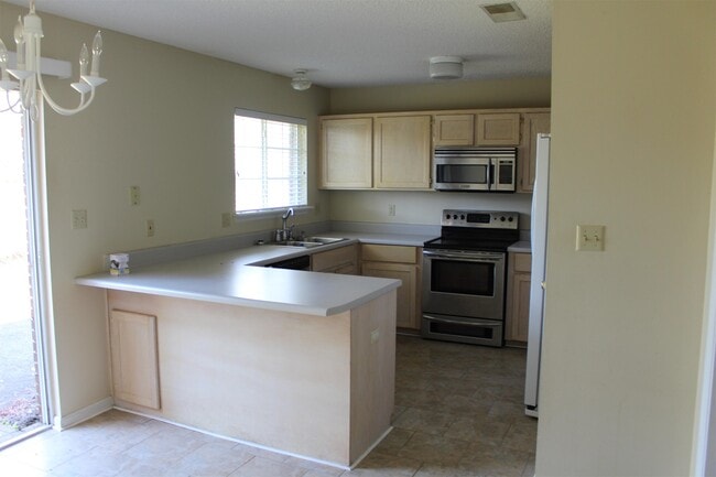 Building Photo - 2806 Stonewater Dr