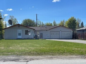 Building Photo - 3 Bedroom, 2 Bath Home