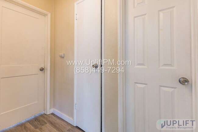 Building Photo - 4827 Castle Ave