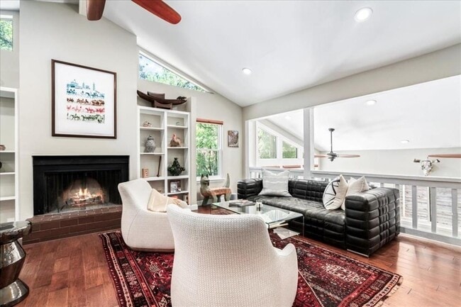 Building Photo - 7001 Danwood Dr