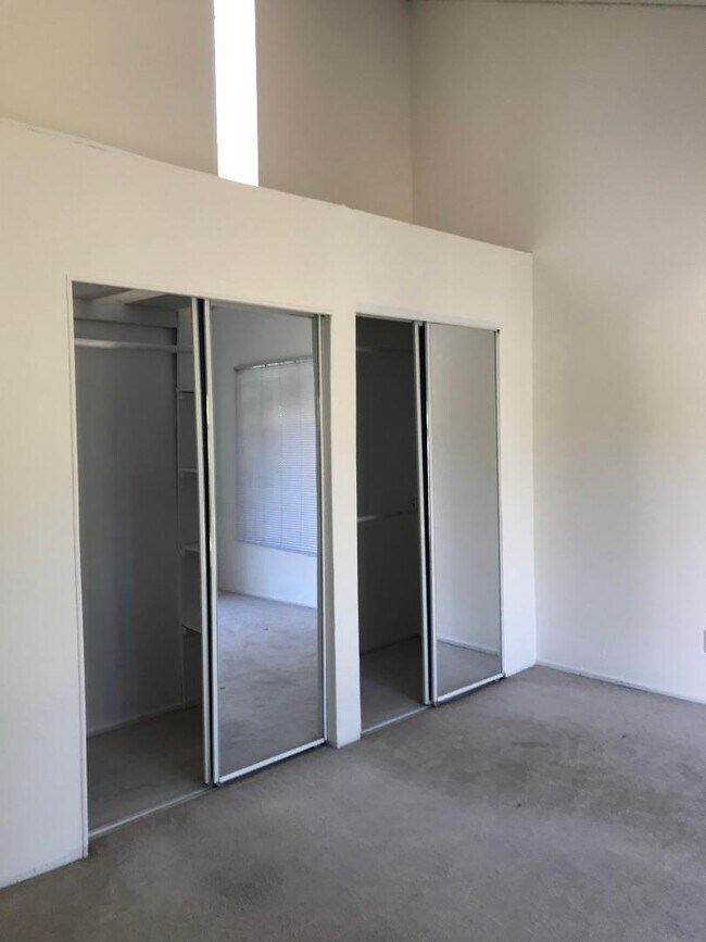 Building Photo - 4401 Willens Ave