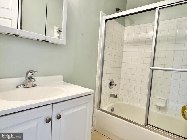 Building Photo - 9 Kimberly Dr