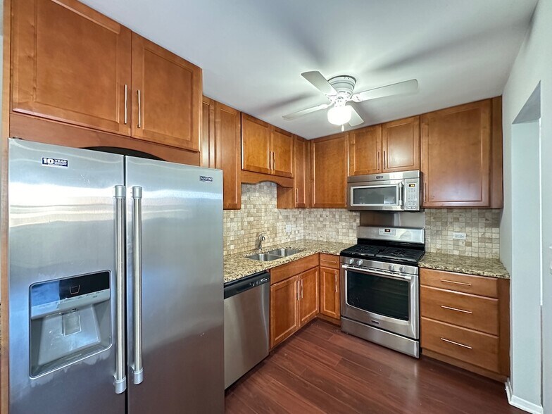 Building Photo - 701 Elm Pl