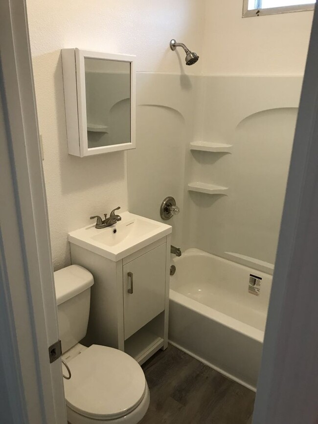 Building Photo - Cute Home in Dixon is Available Now
