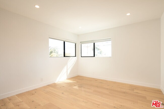Building Photo - 2811 3rd St