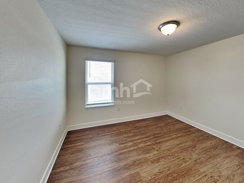 Building Photo - 408 Pine Terrace Dr