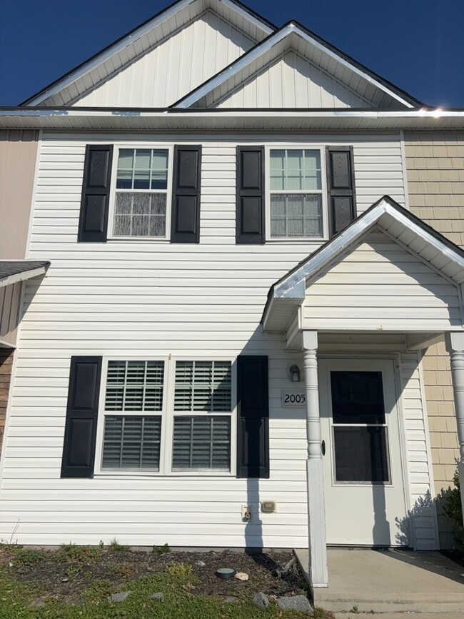 Building Photo - 2005 Banister Loop