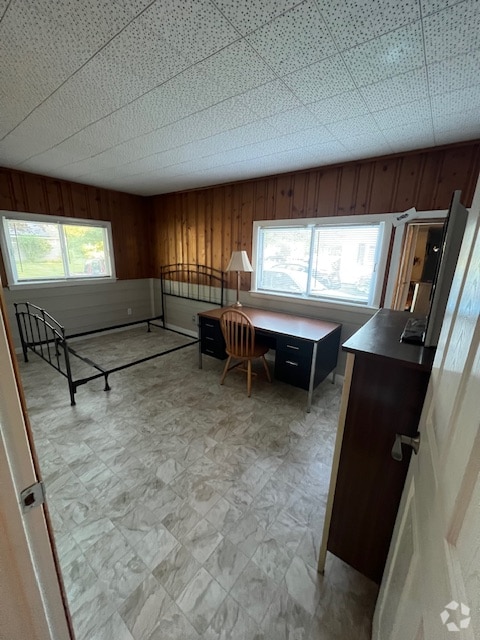 Building Photo - 240 Greenaway Dr
