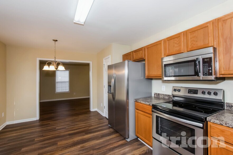 Building Photo - 403 Parkstone Ct