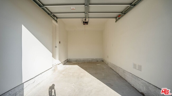 Building Photo - 608 N Gramercy Pl