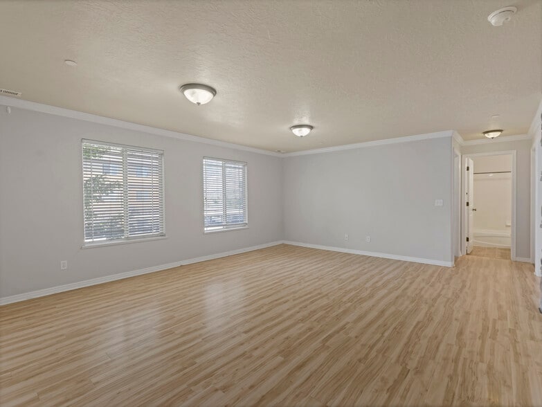 Building Photo - 943 W 580 S