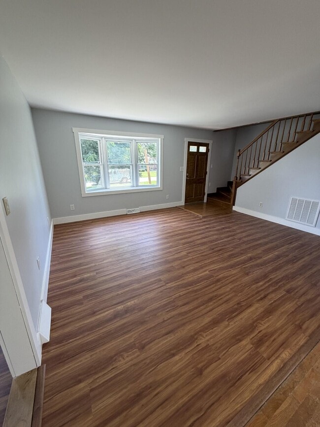 Building Photo - 721 Wayland Dr