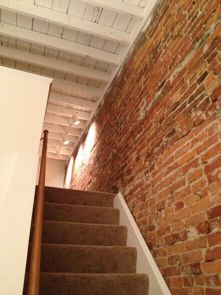 Building Photo - 108 Warren St