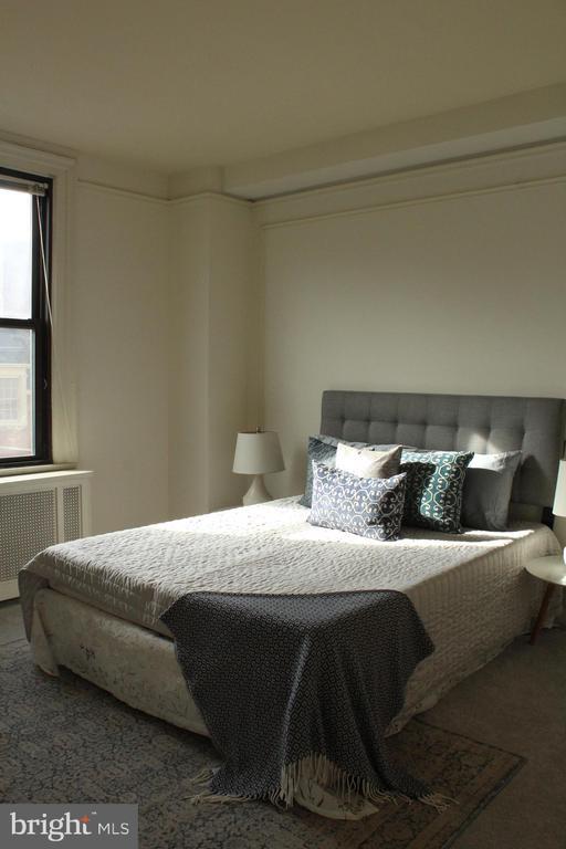 Building Photo - 2031 Locust St